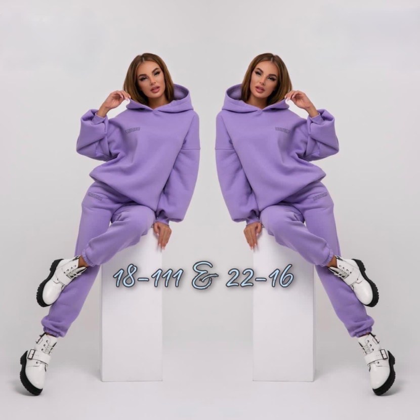 Polina Grenz in a lifchik