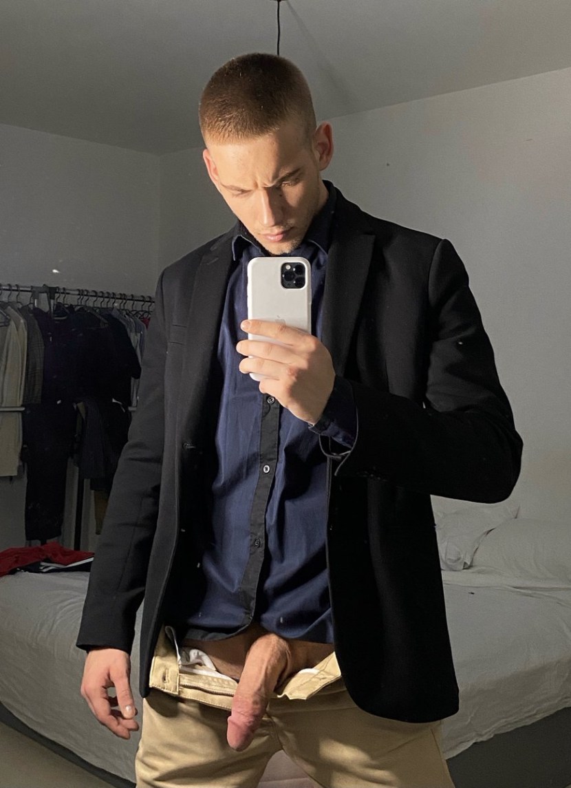 Gomic in pantyhose fuck