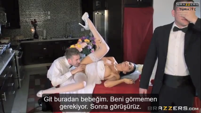 Strandedtens: Alexis Brill, Alyssa Daniels, Tricia Teen