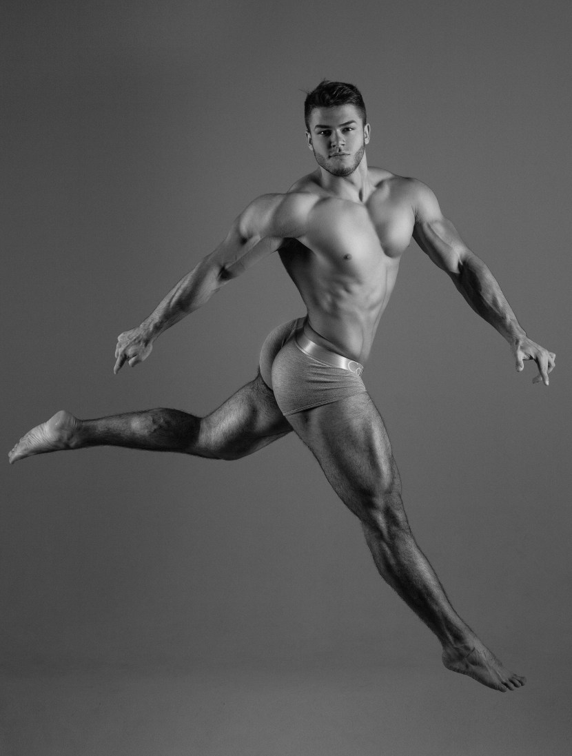 Rachel Kummon muscle nude