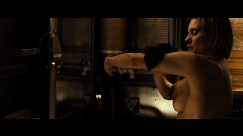 Popka Katie Sakhoff in jeans