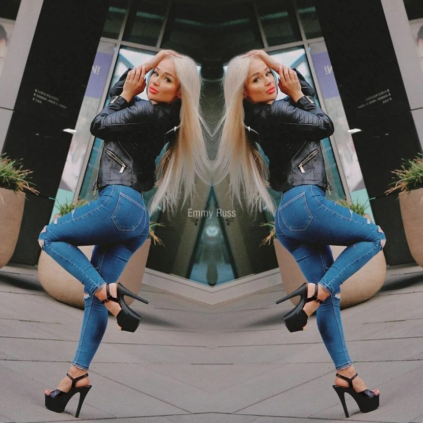 Naked Emmy Ainclair without panties blowjob