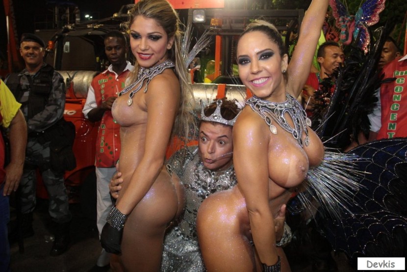 Naked girls in nightclubs