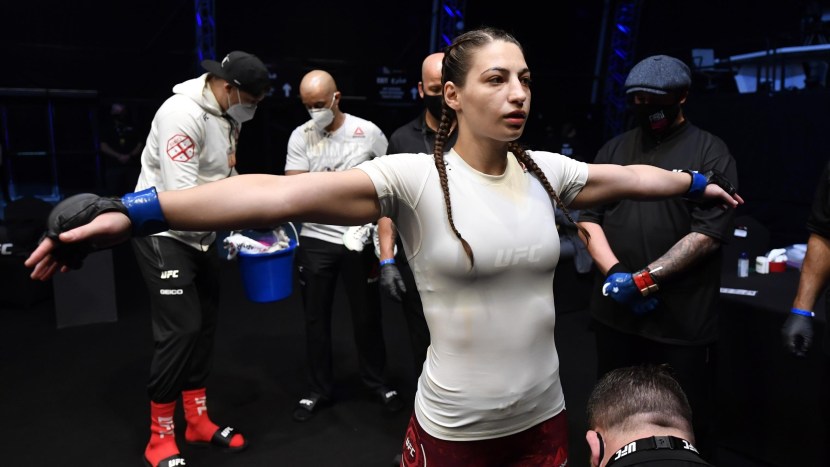 Erotic photos of Liana Shulgina with a bare pussy