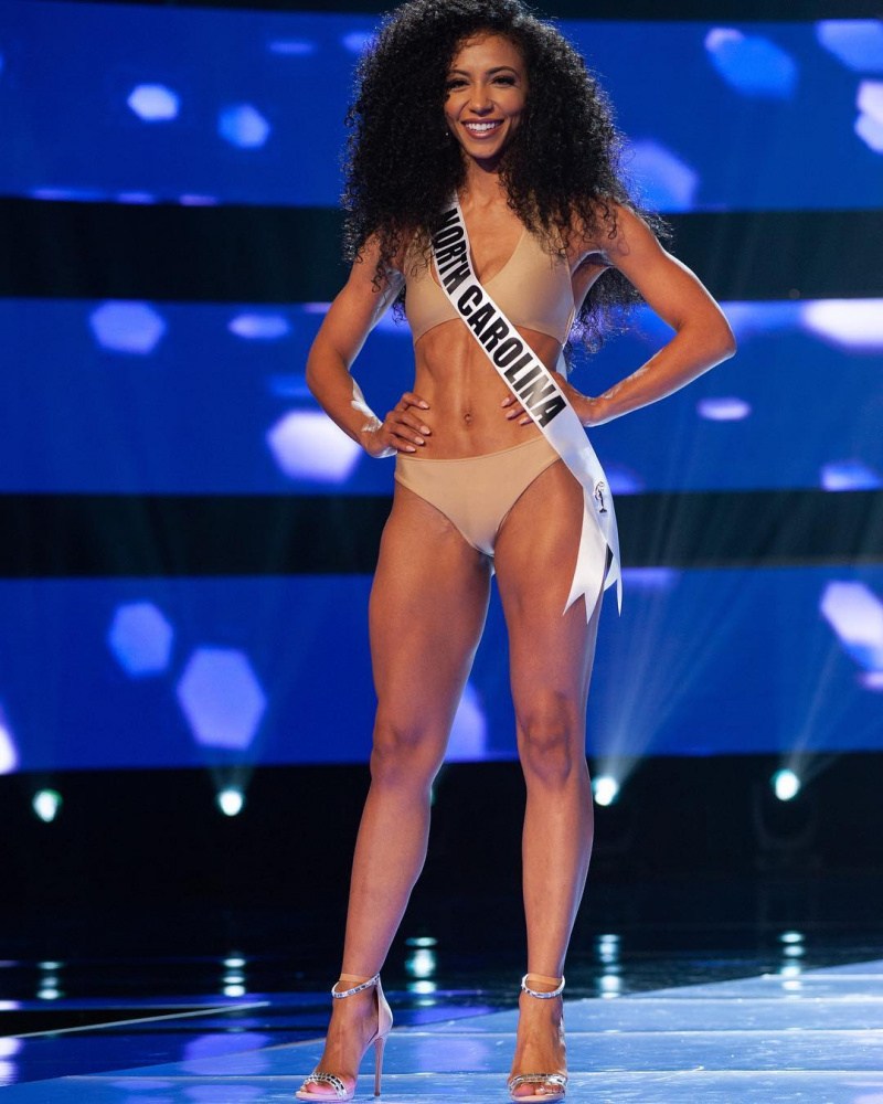 Gabriela Isler Topless