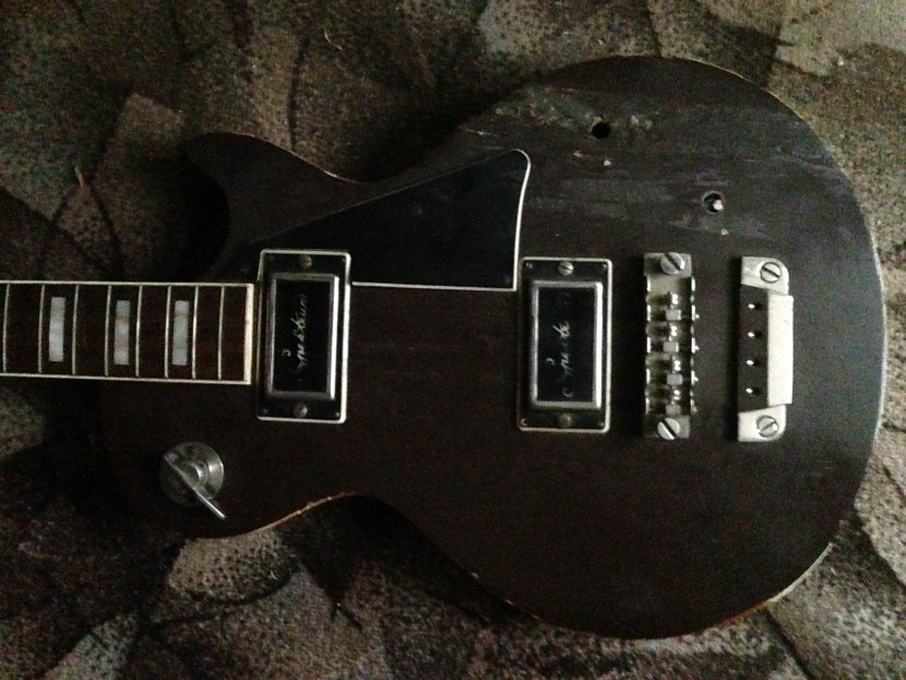 Electrodhitara Iolan Tornado