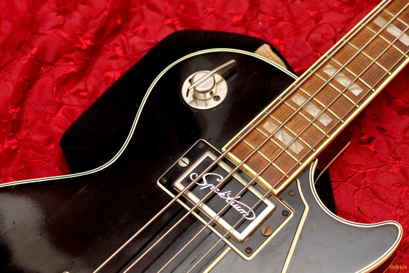 Bass guitar Iolana Diamant