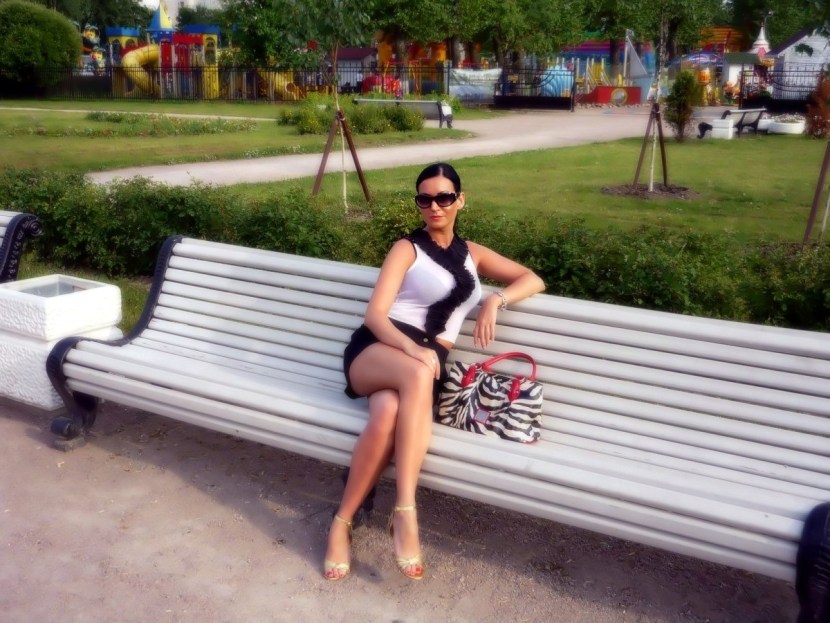 Natalia Rudova naked in the pool