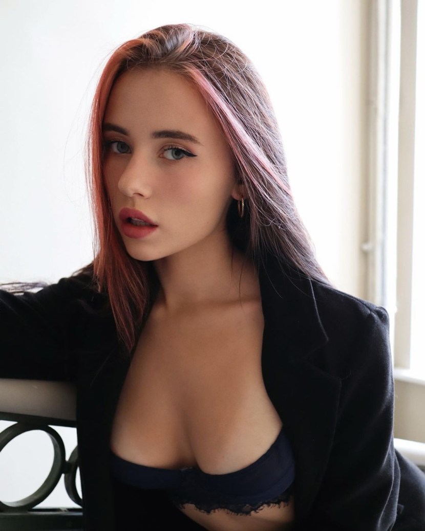 Model Ariel Arilaviee