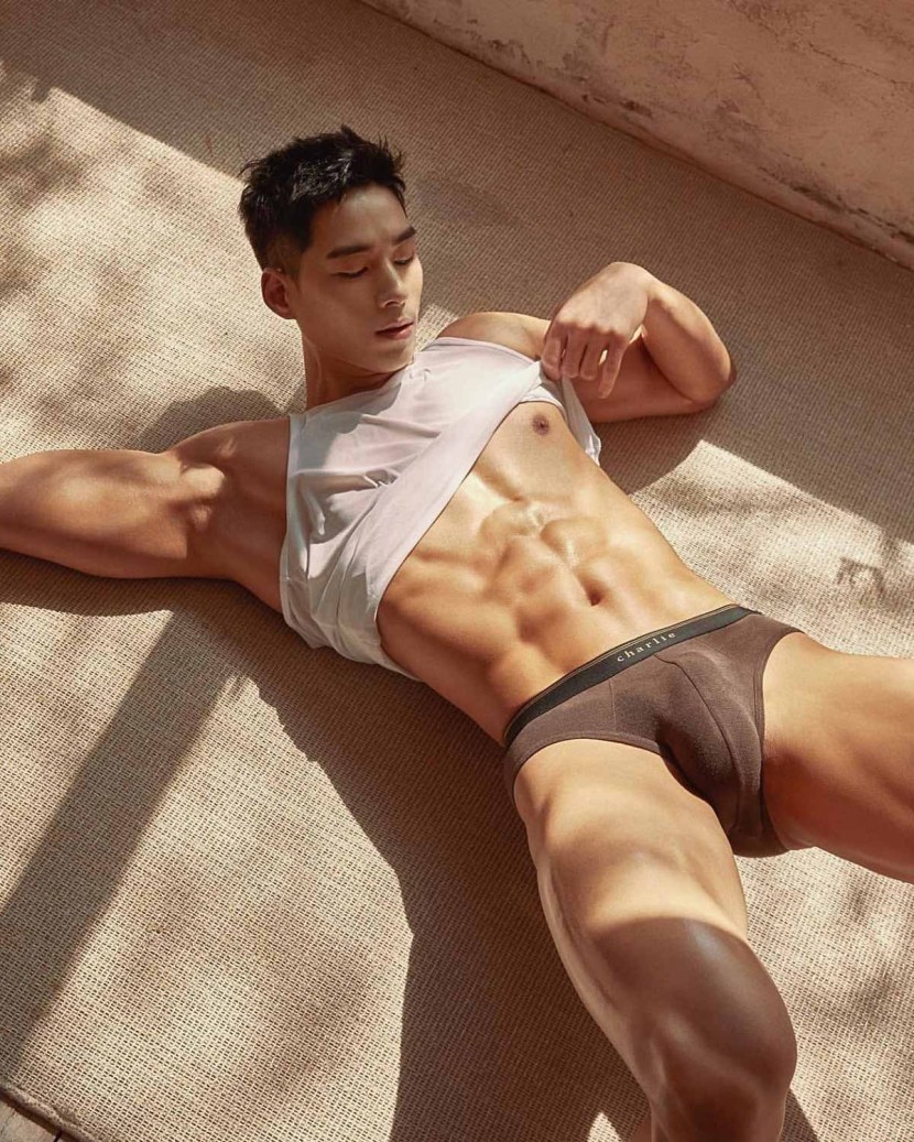 Beautiful naked Chinese guys