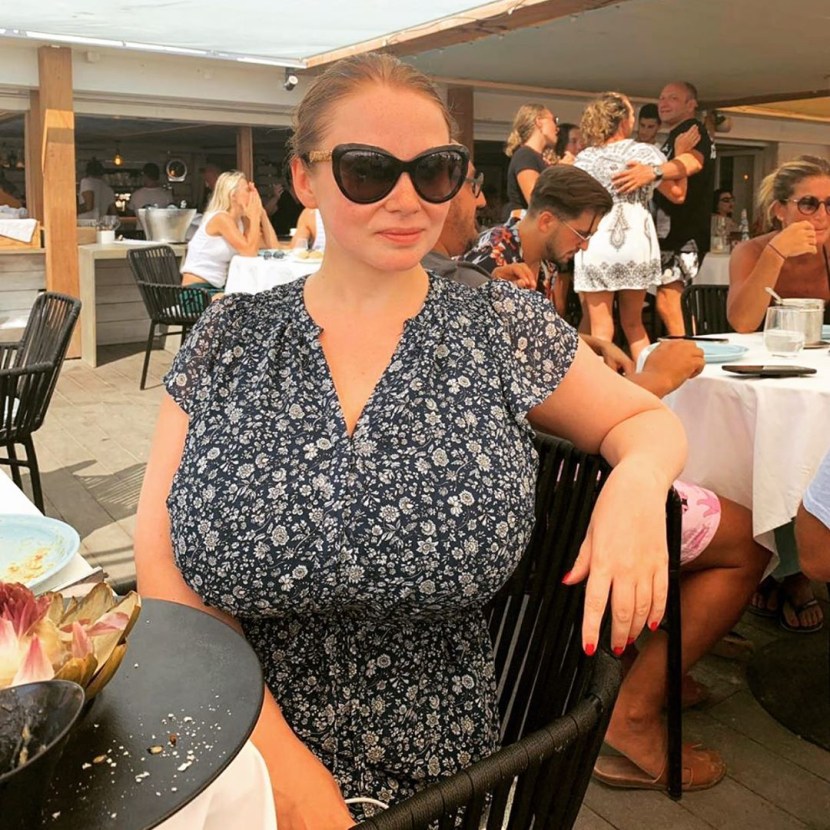 Full -breasted Svetlana