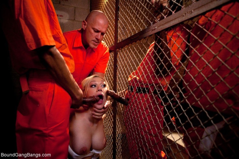Naked captive in prison 3d