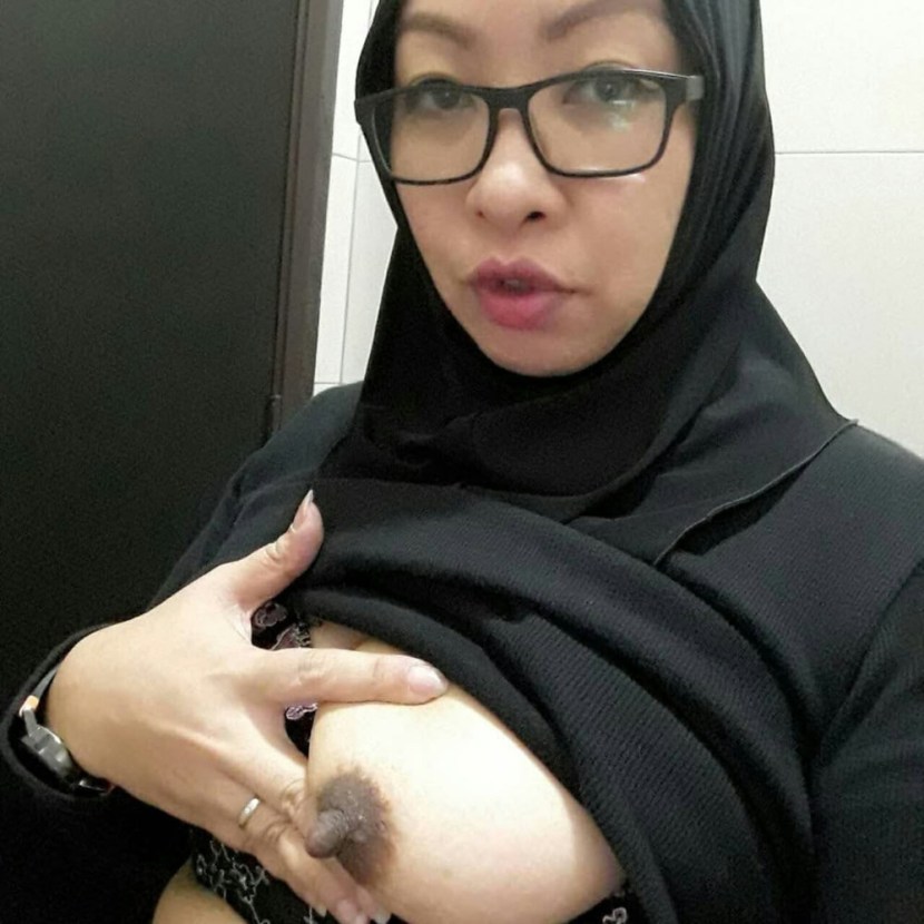 Naked Singaporean Tudung Maly Standing Titted Chubby Nude