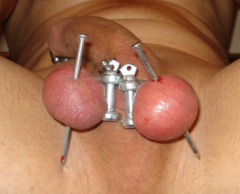 Extreme piercing for a skirt