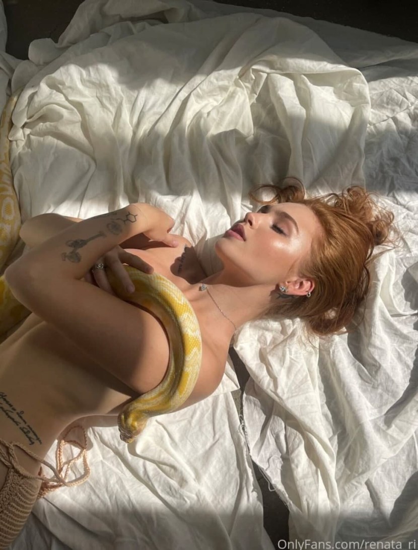 Naked photos Renata Valiullina