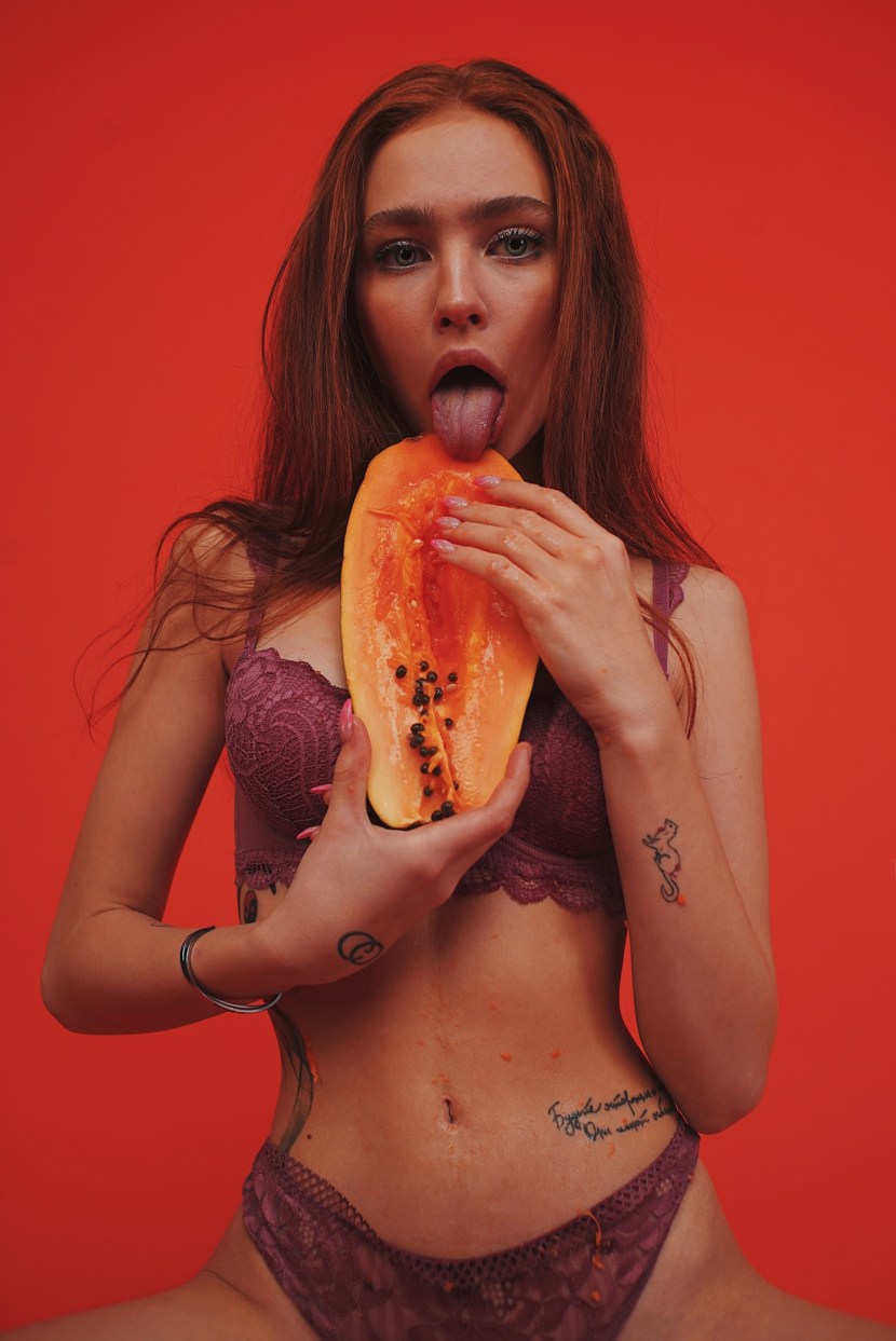 Renata ri drain naked