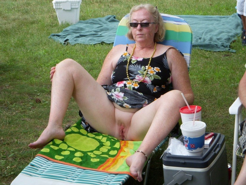 Grenny Heir without panties