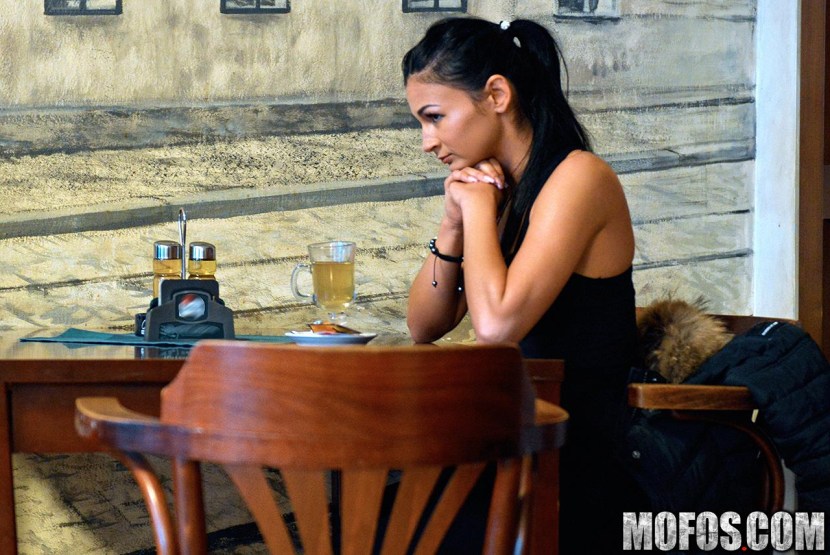 Keira albina is dancing