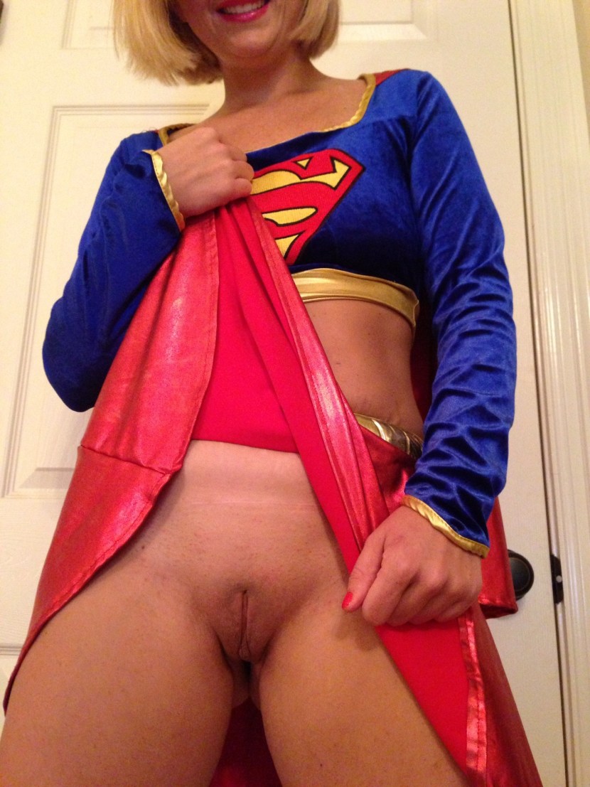SUPERGERL without panties