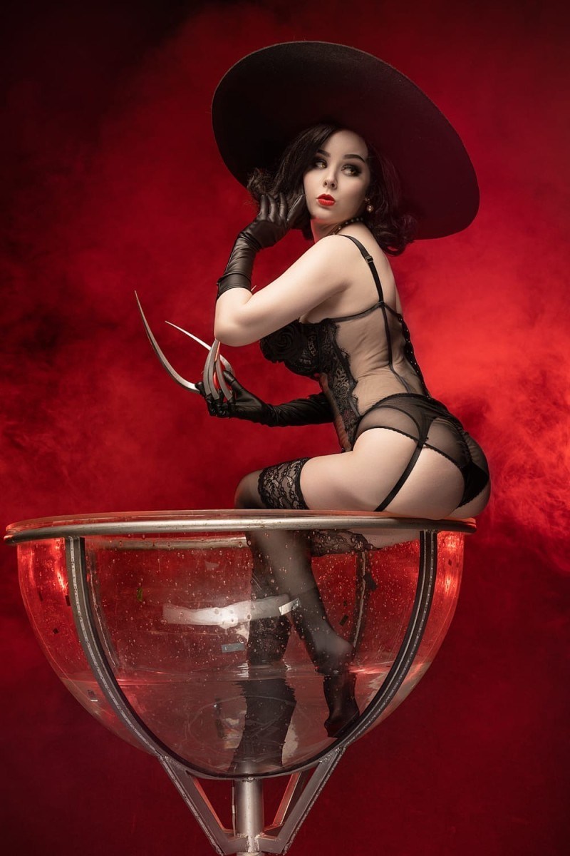 Resident Evil 8 Village Lady Dimitrescu Jiggl Physics