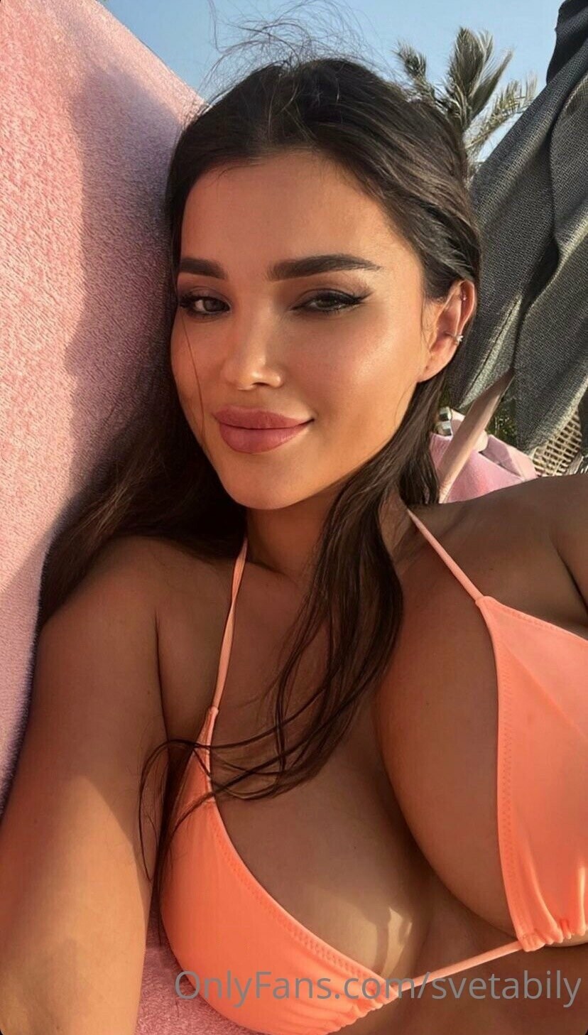 Svetlana Bilyalov buttocks