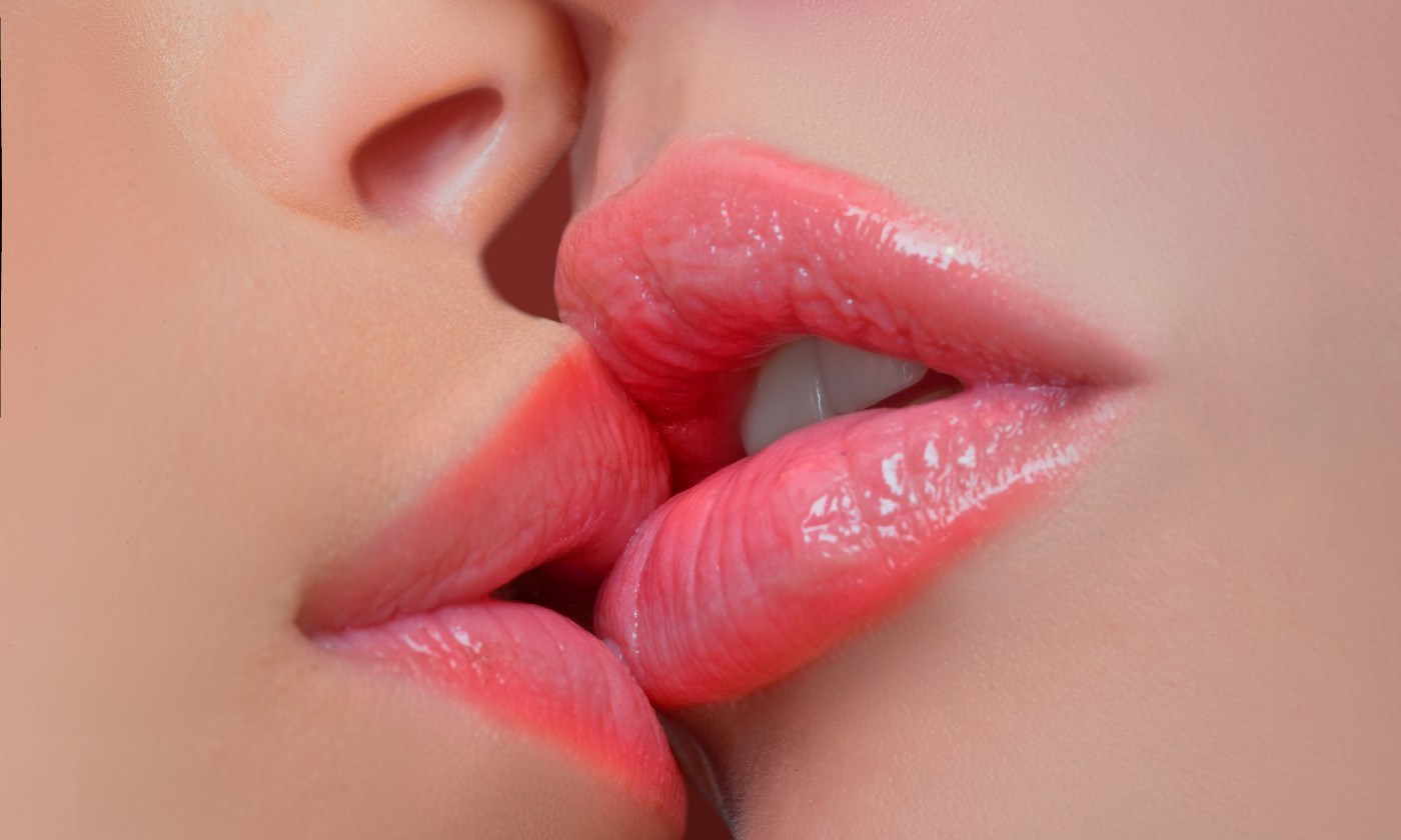 лесби целуются в губы фото 112