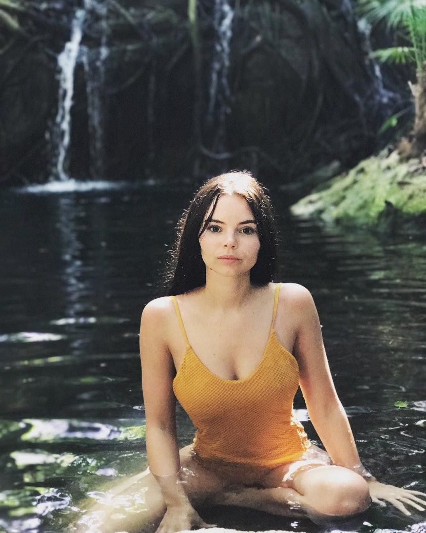 Emily Ratazhkovsky naked