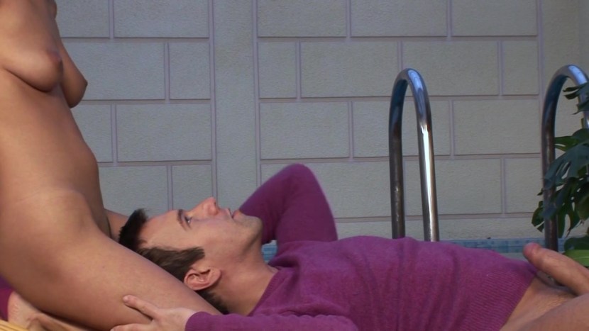 Naked women give birth in a hospital