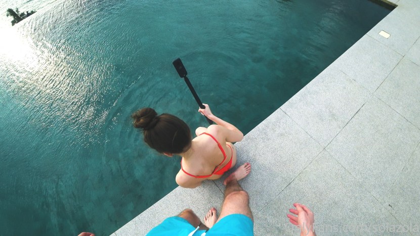 Sola Zola spread her legs