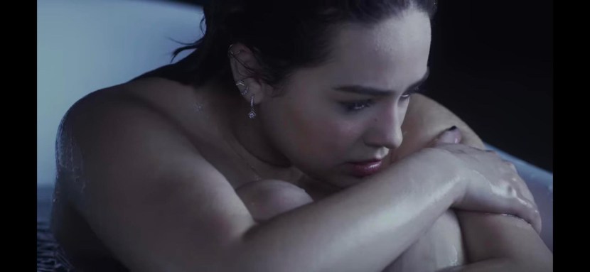 Victoria Justice spread her legs