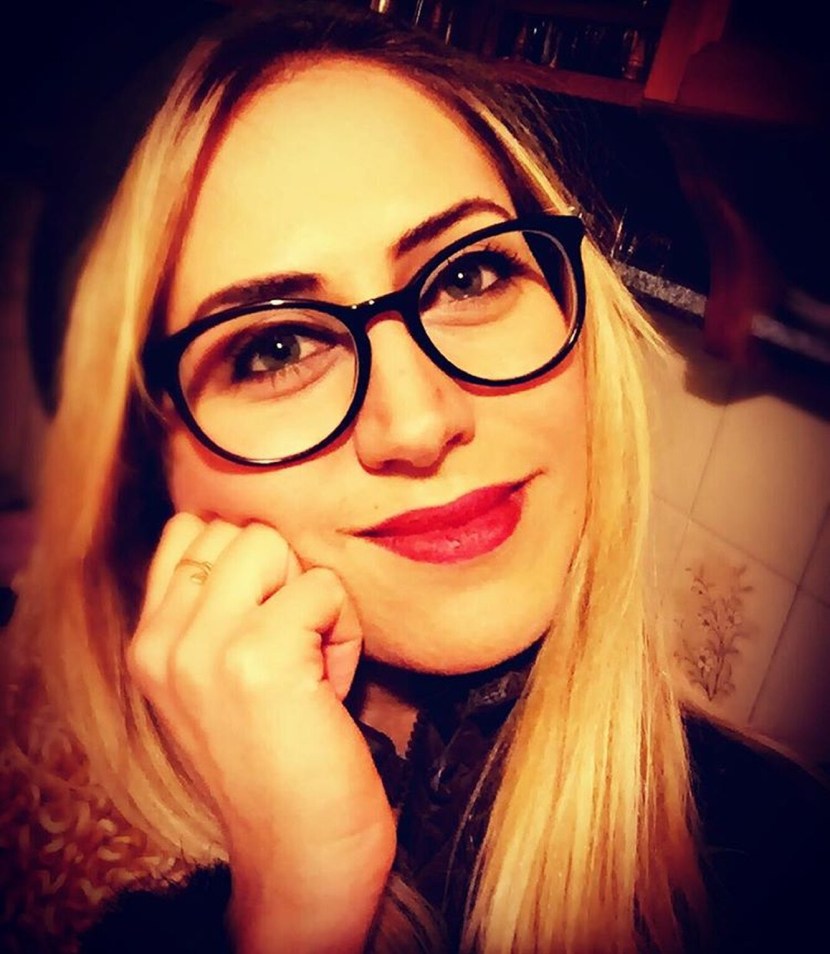 Emoji girl in a hijab