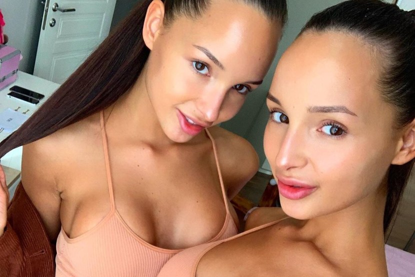 Adellinka_twins breast