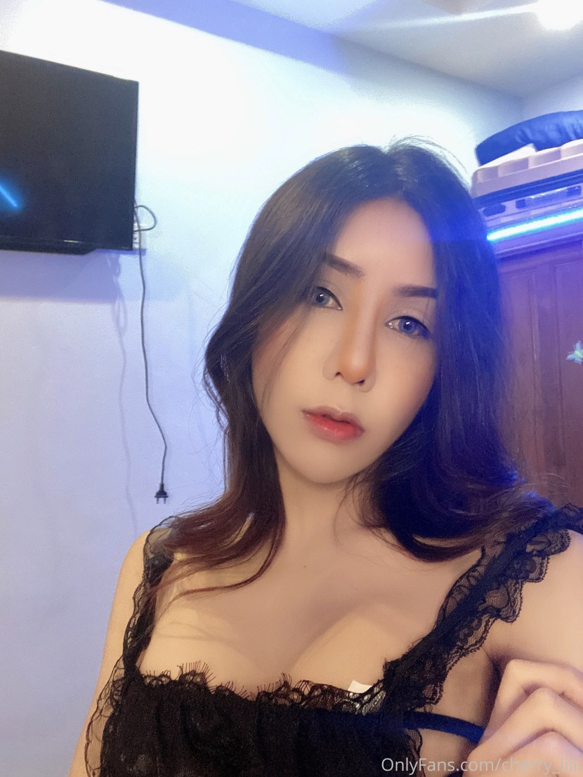 Anai Garcia (@anacheri)