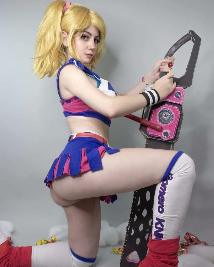 Jessica Nigri with a chainsaw