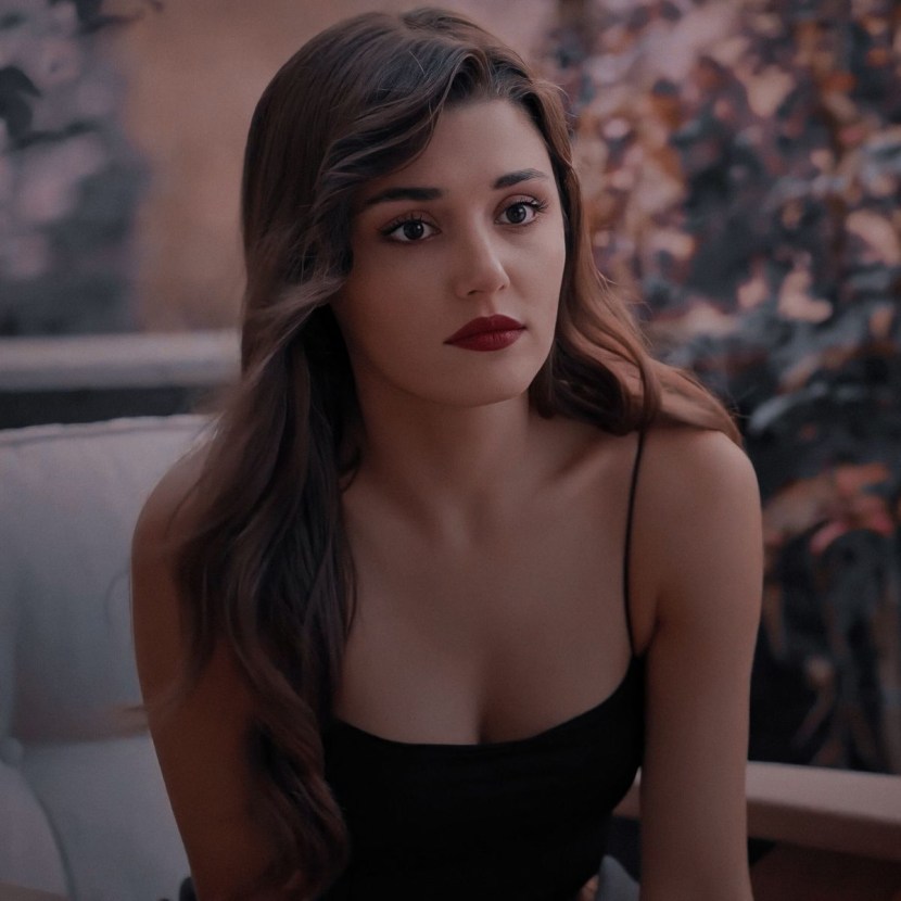 Hande Erchel is complete