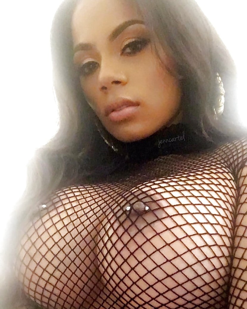 Model Ravie Loso photo naked