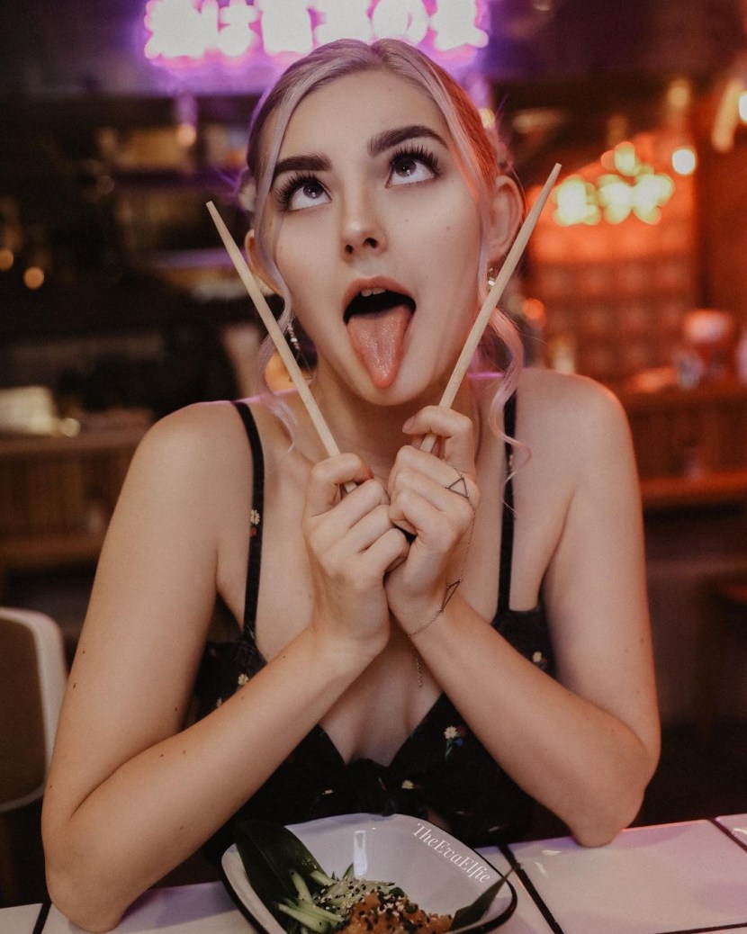 Eva Elfie (Eva Elfie)