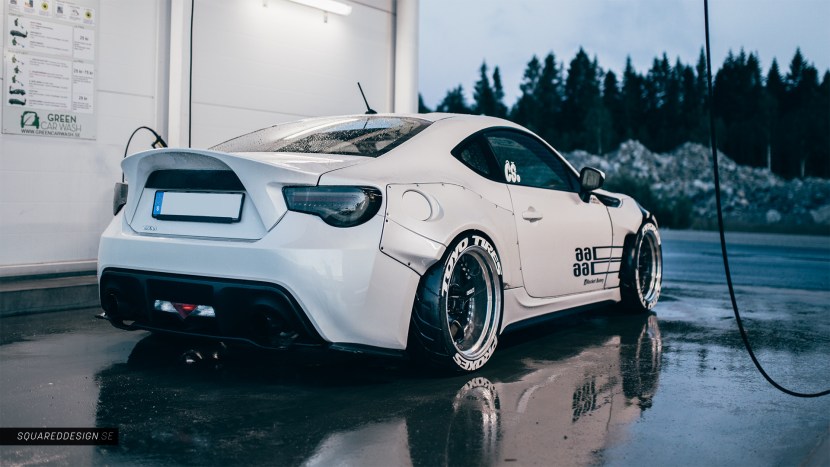 Nekomata Okayu and Aqua Play Hard with You