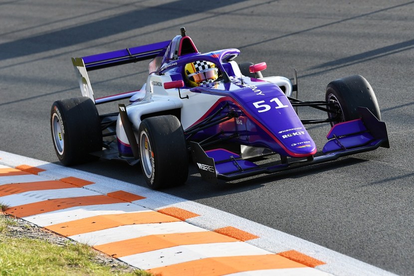 Ira Sidorkova helmet