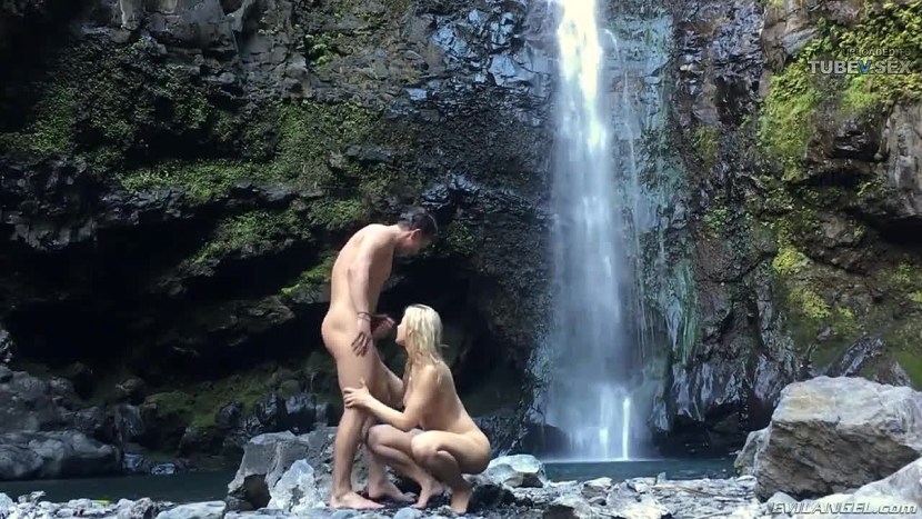 Public anal in nature