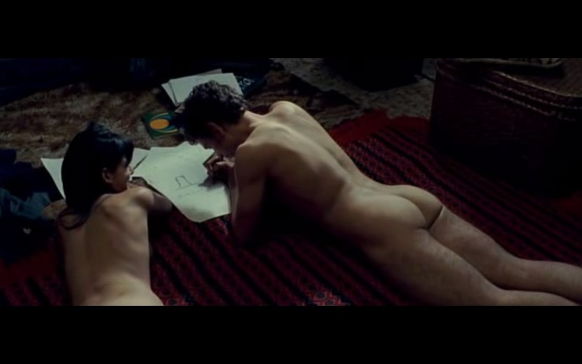 Clara Lago bed stage