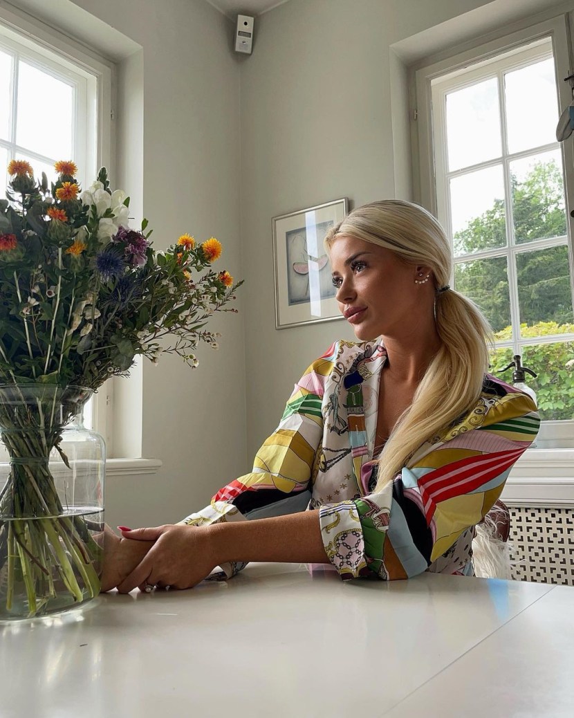 Group of Victoria Sikret