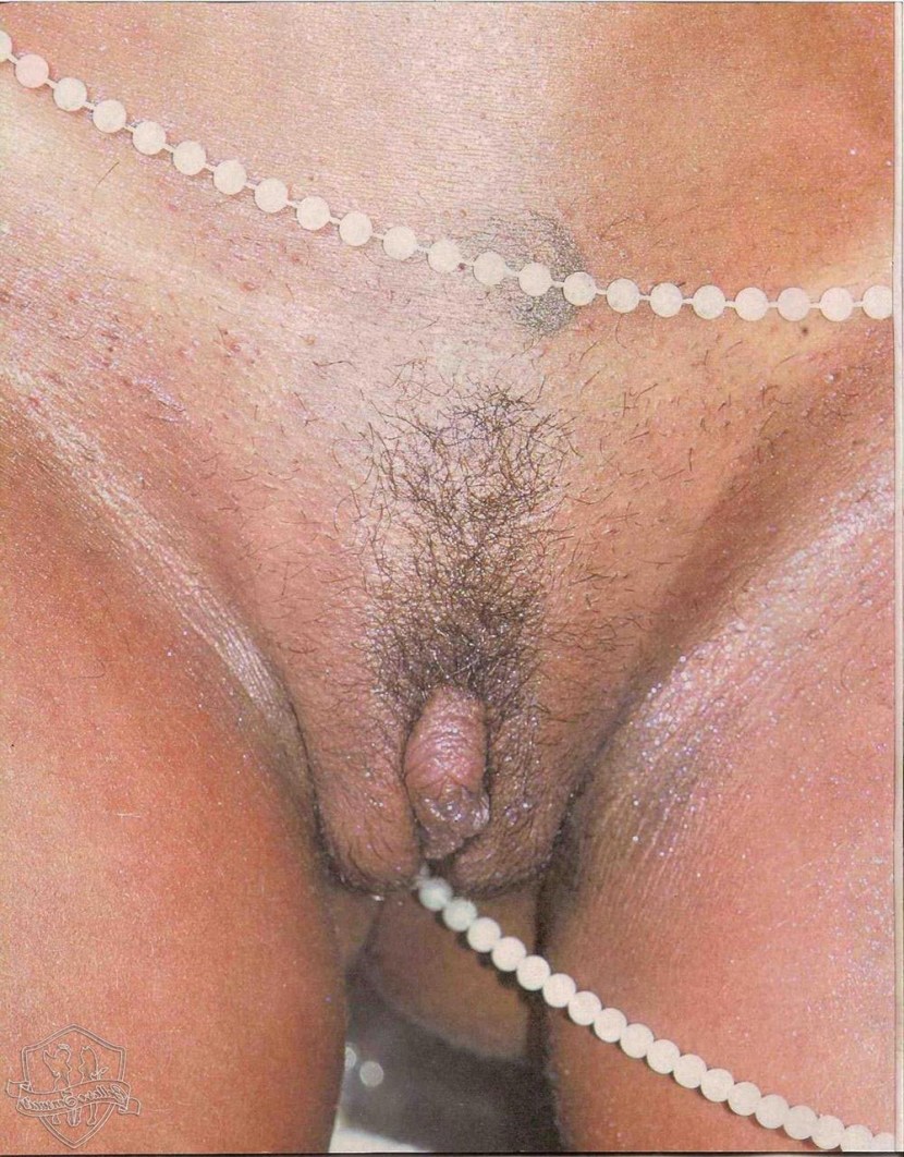 Mulher melander without panties on the beach