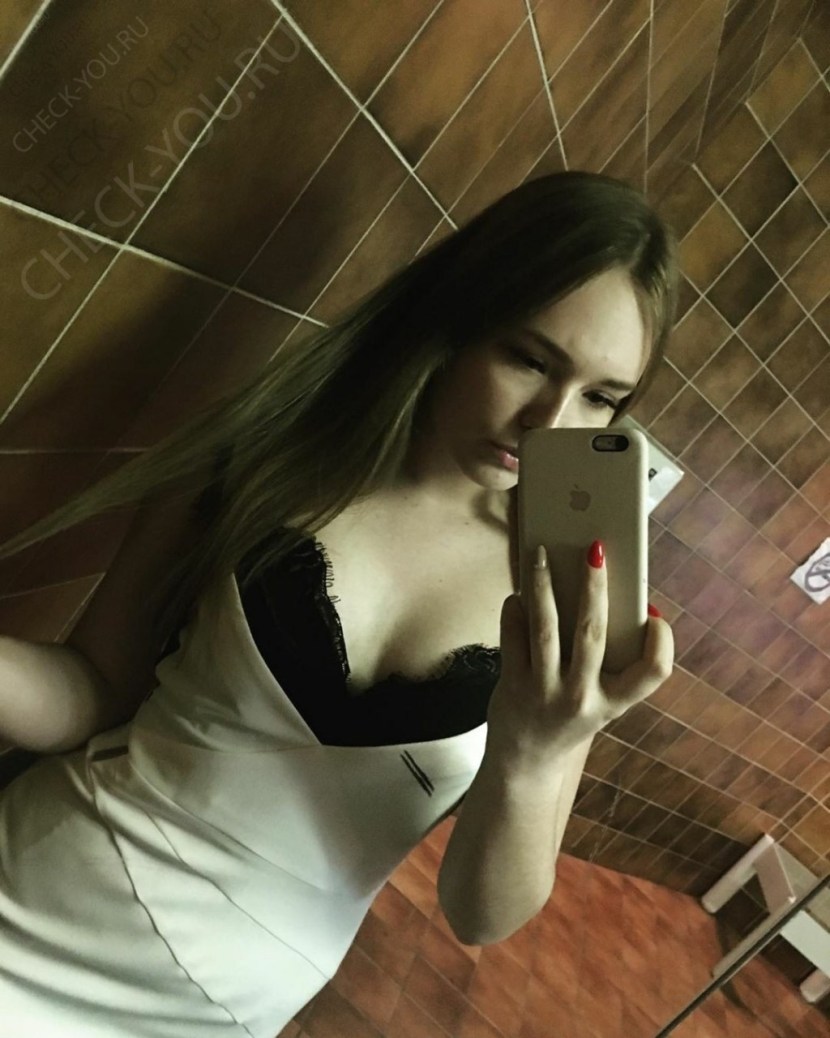 Drain of naked asses of schoolgirls