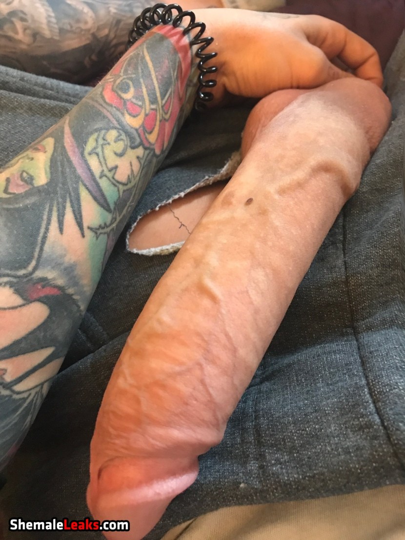 Transsexual with EMY Lee XXX tattoo