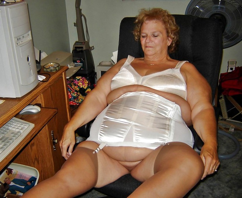 Mature old women in shorts