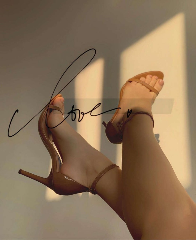 Veronika Faster's bed ASS