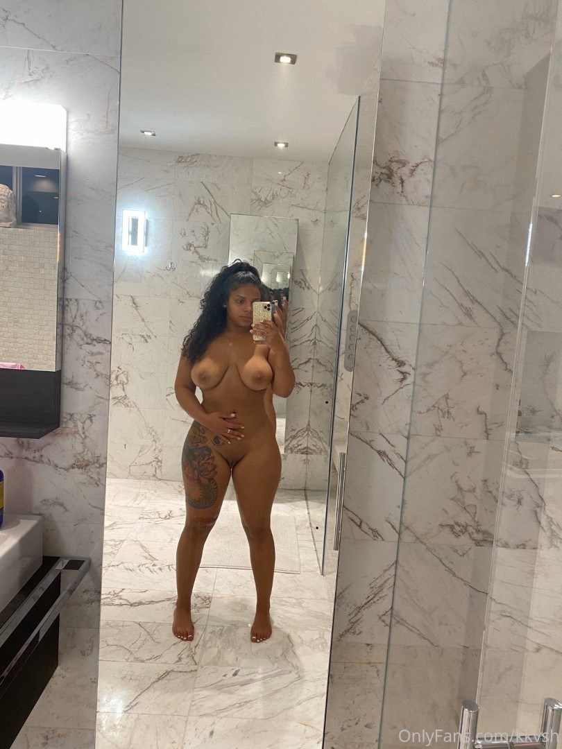 Saravia (Mikayla Saravia)