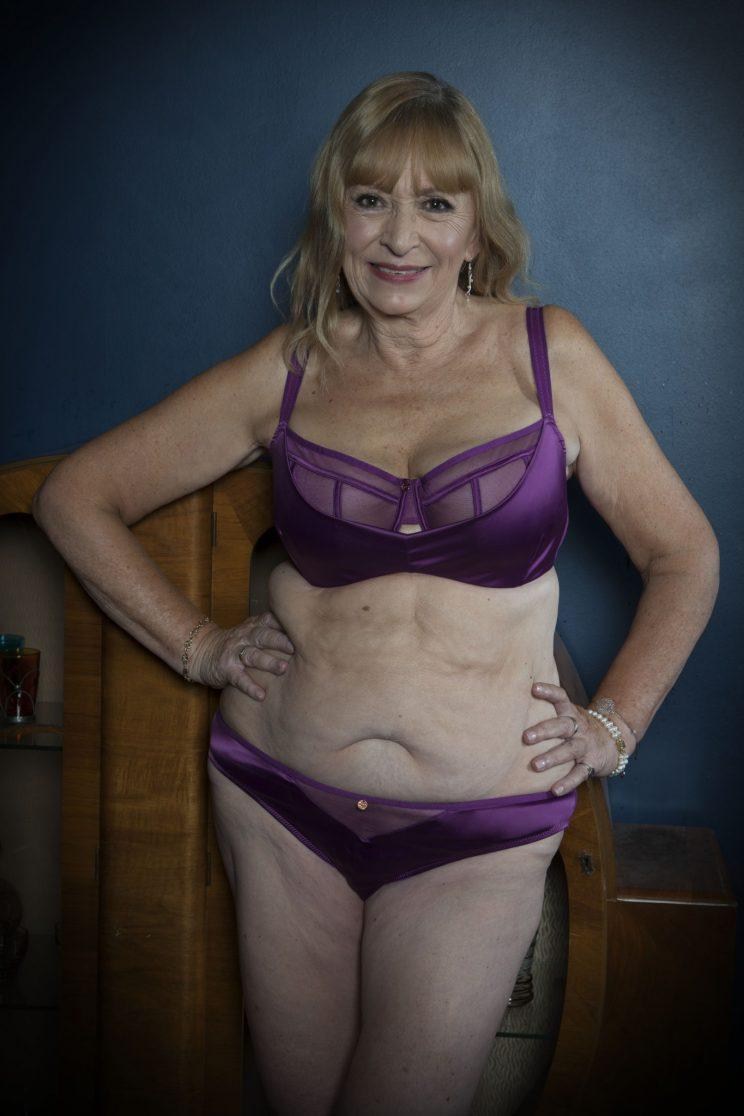 Lady Suzanne Big Bra (99 photos)