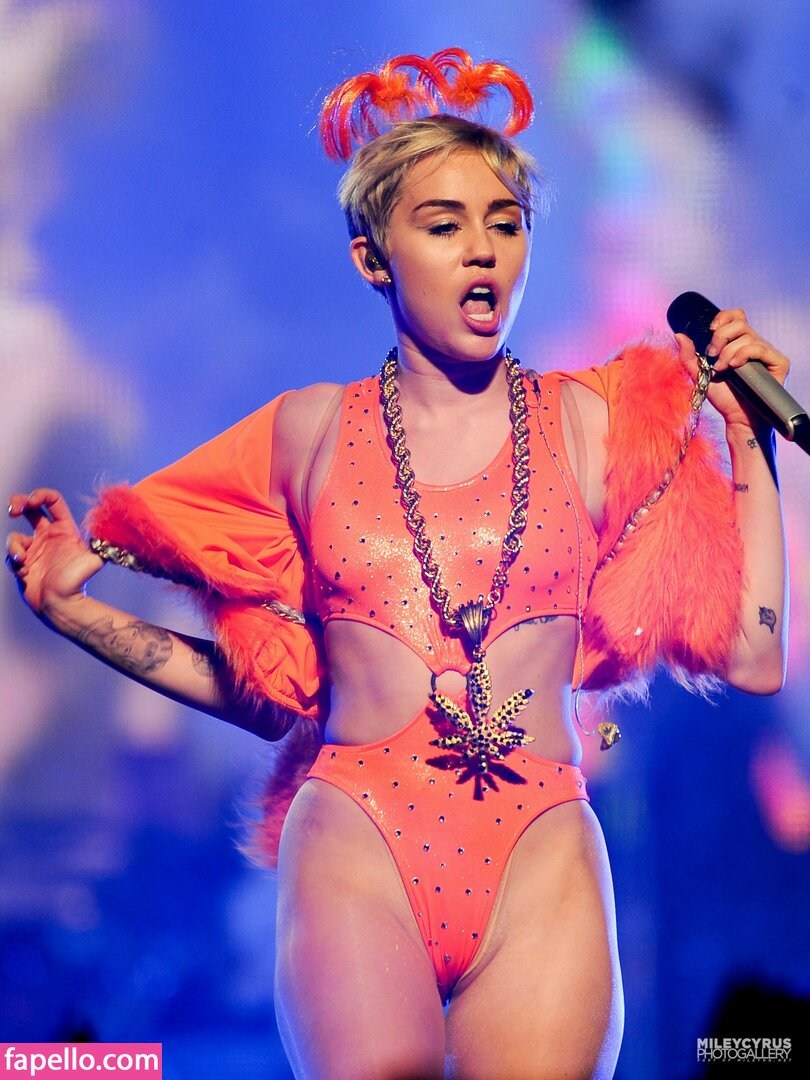 Miley Cyrus (95 photos)